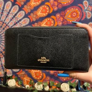 ❤️ Coach Accordion Zip Wallet